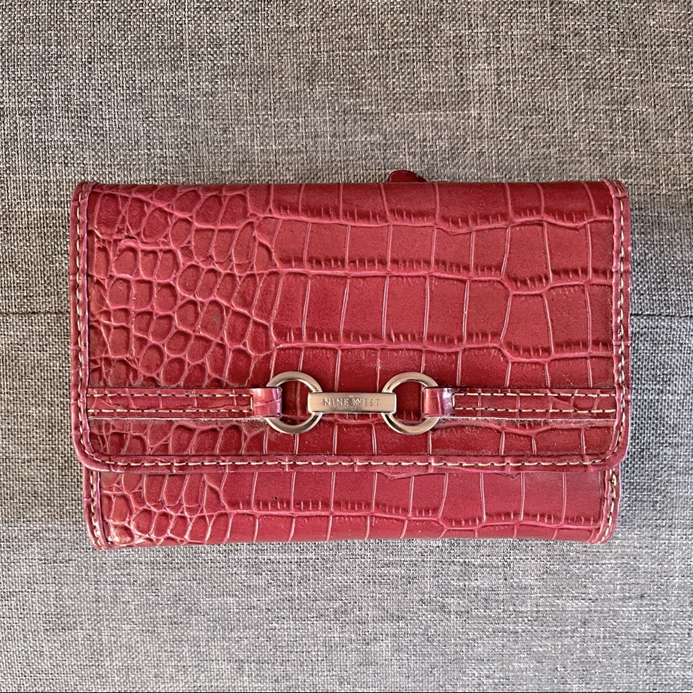 Nine West wallet pink mauve snakeskin print